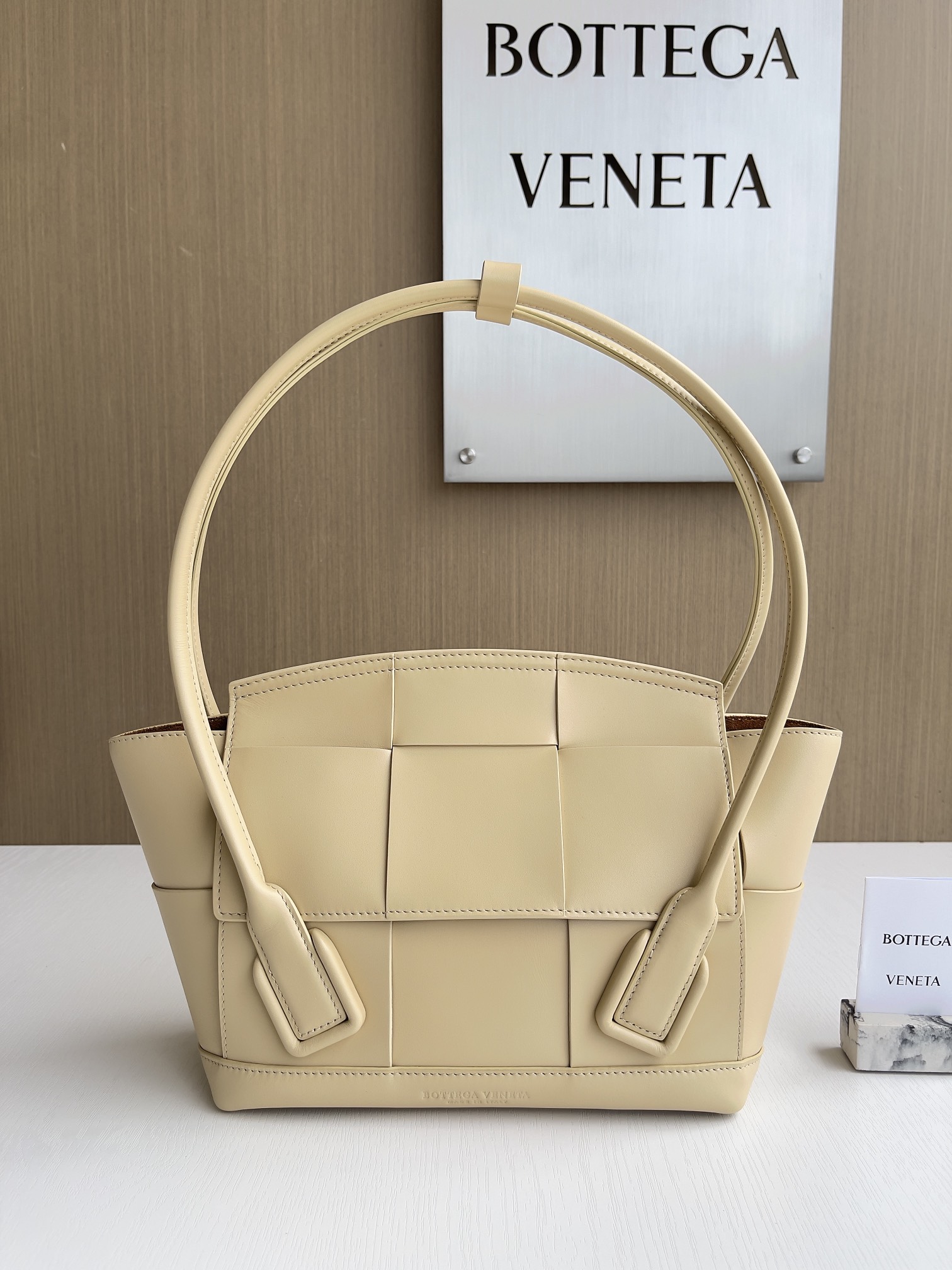 보테가베네타 Bottega Veneta 575943 Arco 33cm