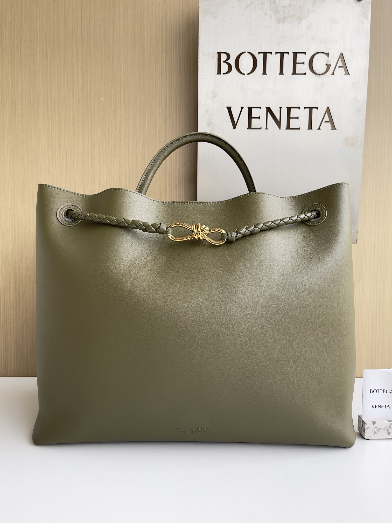 보테가 베네타 Bottega Veneta 806010 Andiamo 42cm