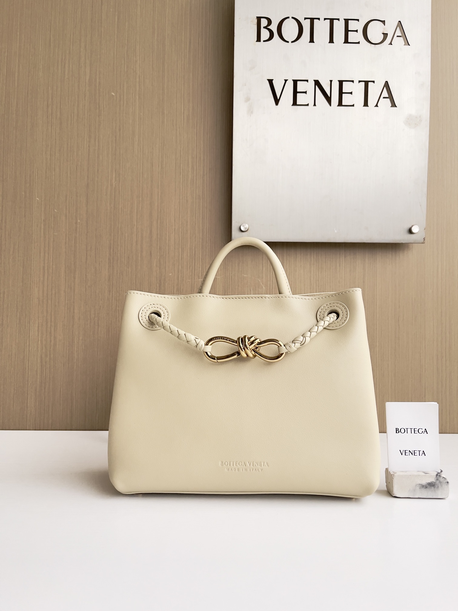 보테가 베네타 Bottega Veneta 810213 Andiamo 28cm