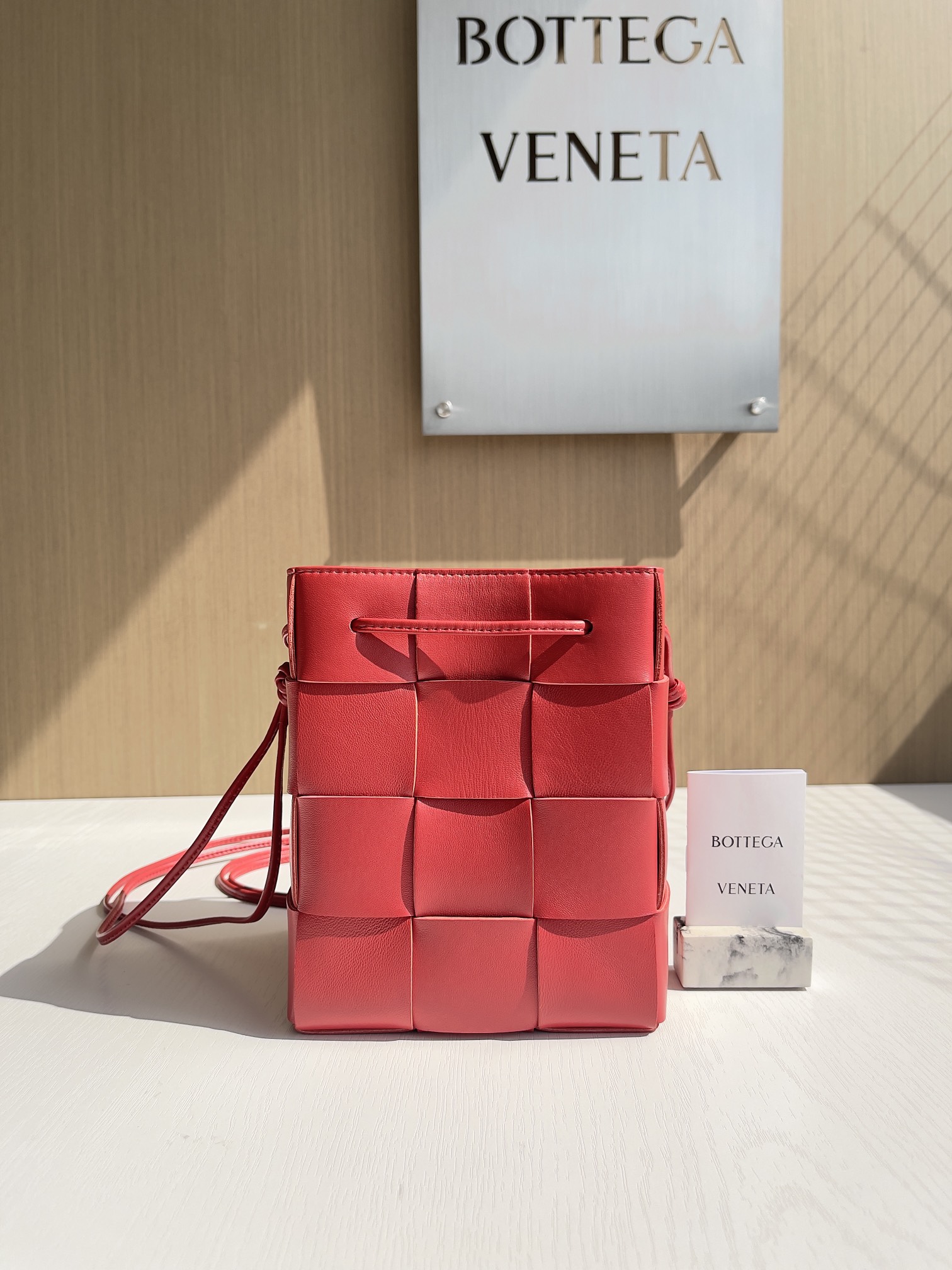 보테가베네타 Bottega Veneta 680218 Leather Cassette Bucket Bag 18cm