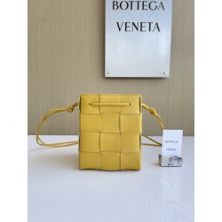 보테가베네타 Bottega Veneta 680218 Leather Cassette Bucket Bag 18cm