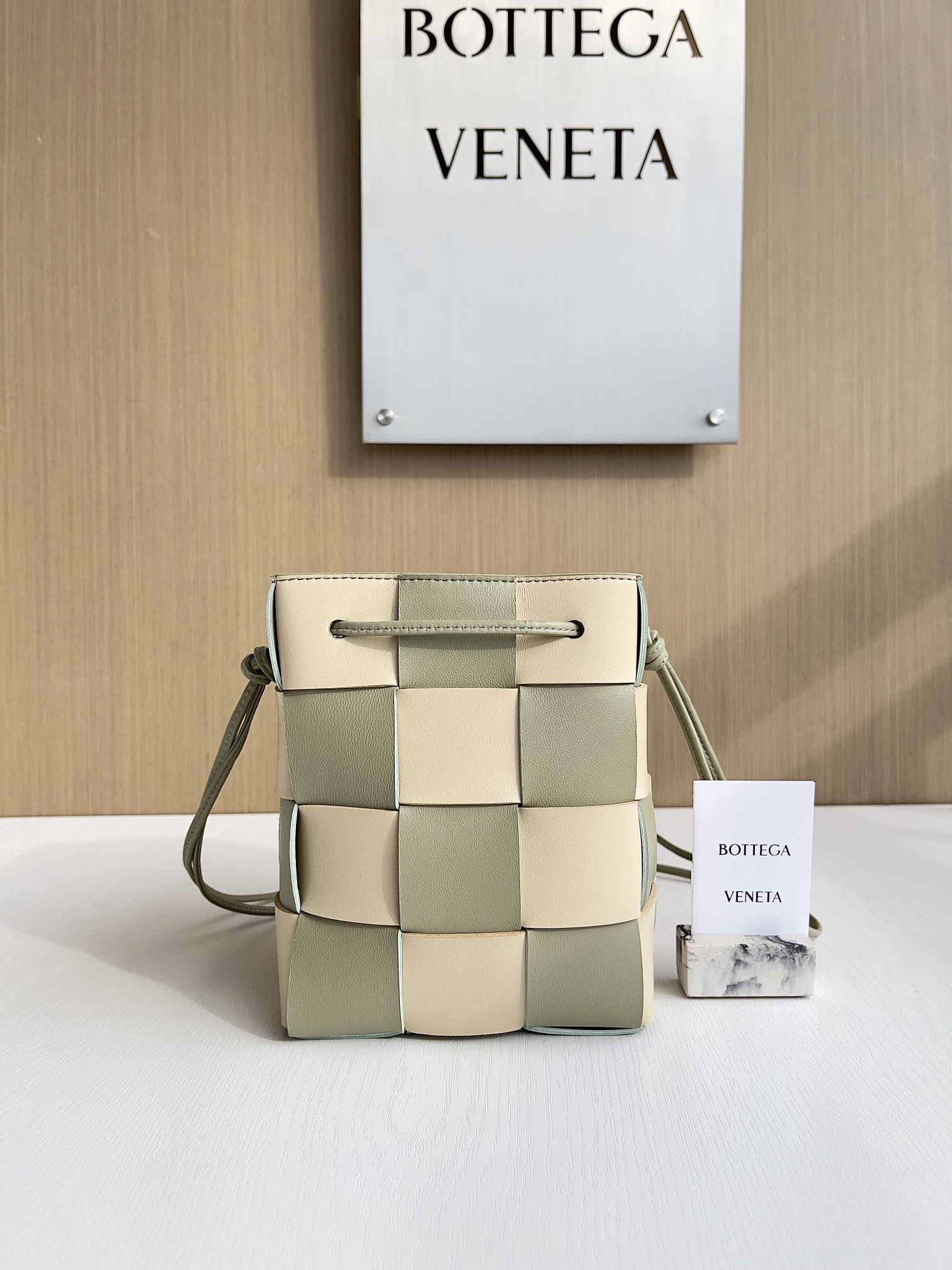 보테가베네타 Bottega Veneta 680218 Leather Cassette Bucket Bag 18cm