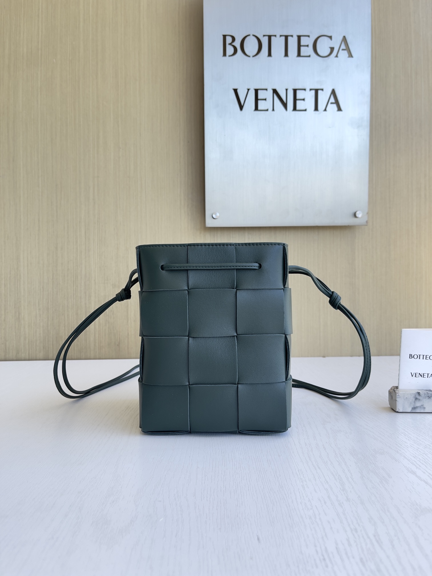 보테가베네타 Bottega Veneta 680218 Leather Cassette Bucket Bag 18cm