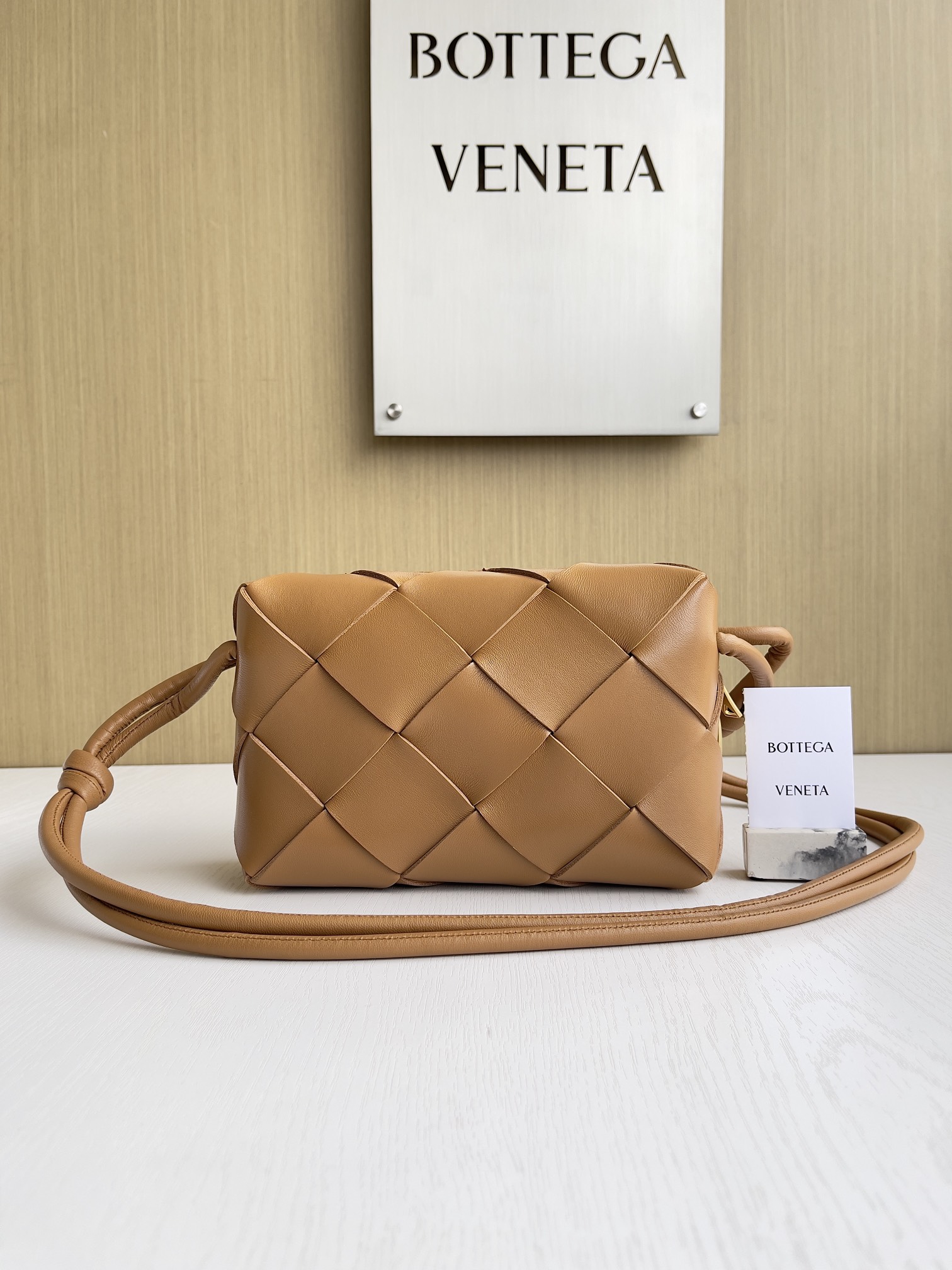 보테가베네타 Bottega Veneta 709417 Cassette Camera Bag 21cm