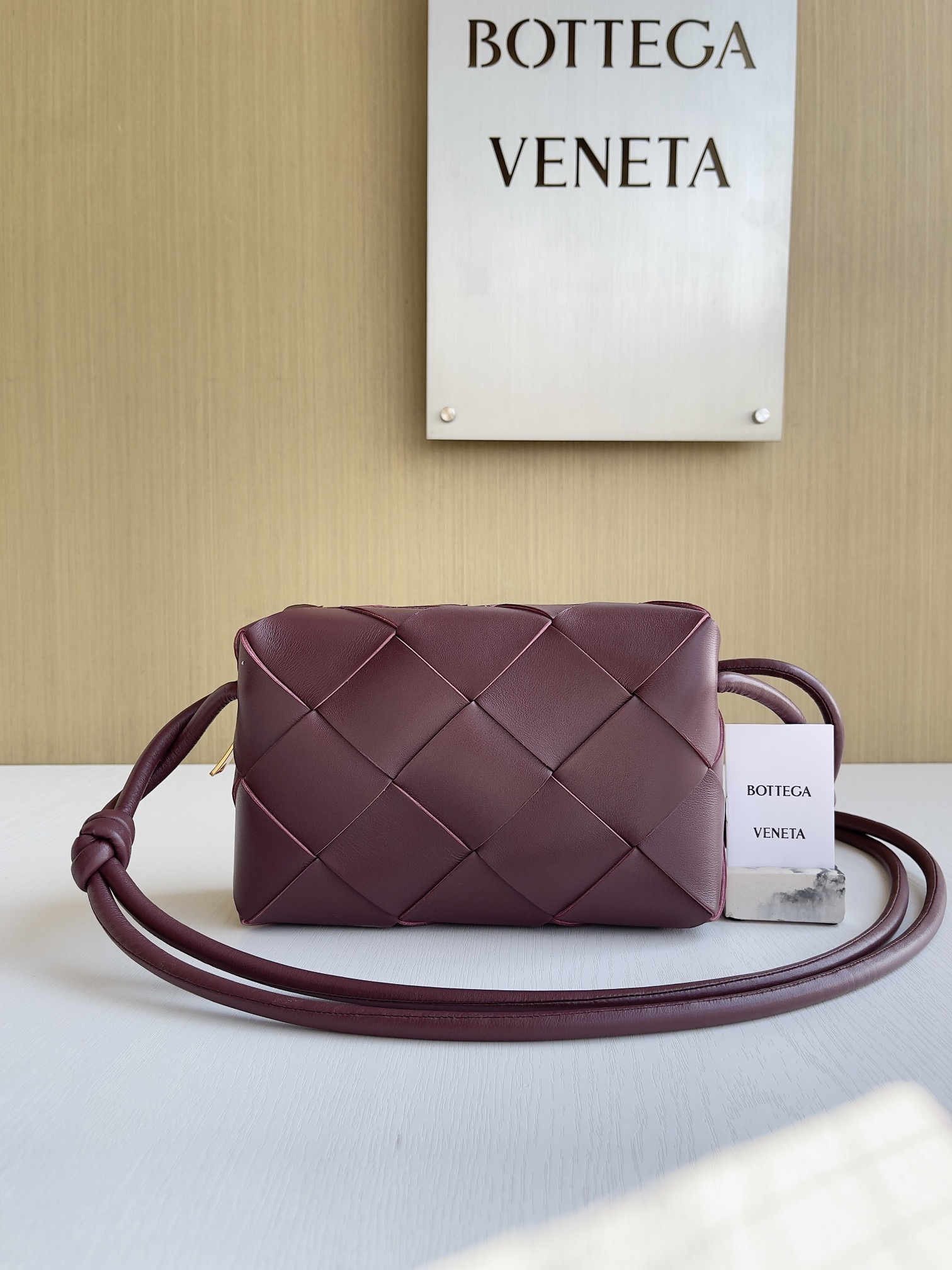 보테가베네타 Bottega Veneta 709417 Cassette Camera Bag 21cm