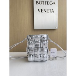 보테가베네타 Bottega Veneta 717187 Cassette 18CM