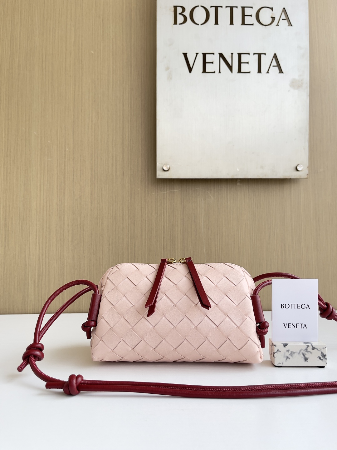 보테가 베네타 Bottega Veneta 794258 Intrecciato Concert Pouch 18.5CM