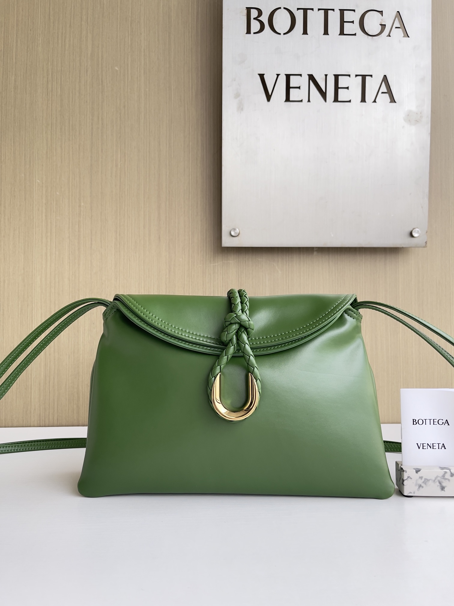 보테가 베네타 Bottega Veneta 806030 Winter Liberta 27CM