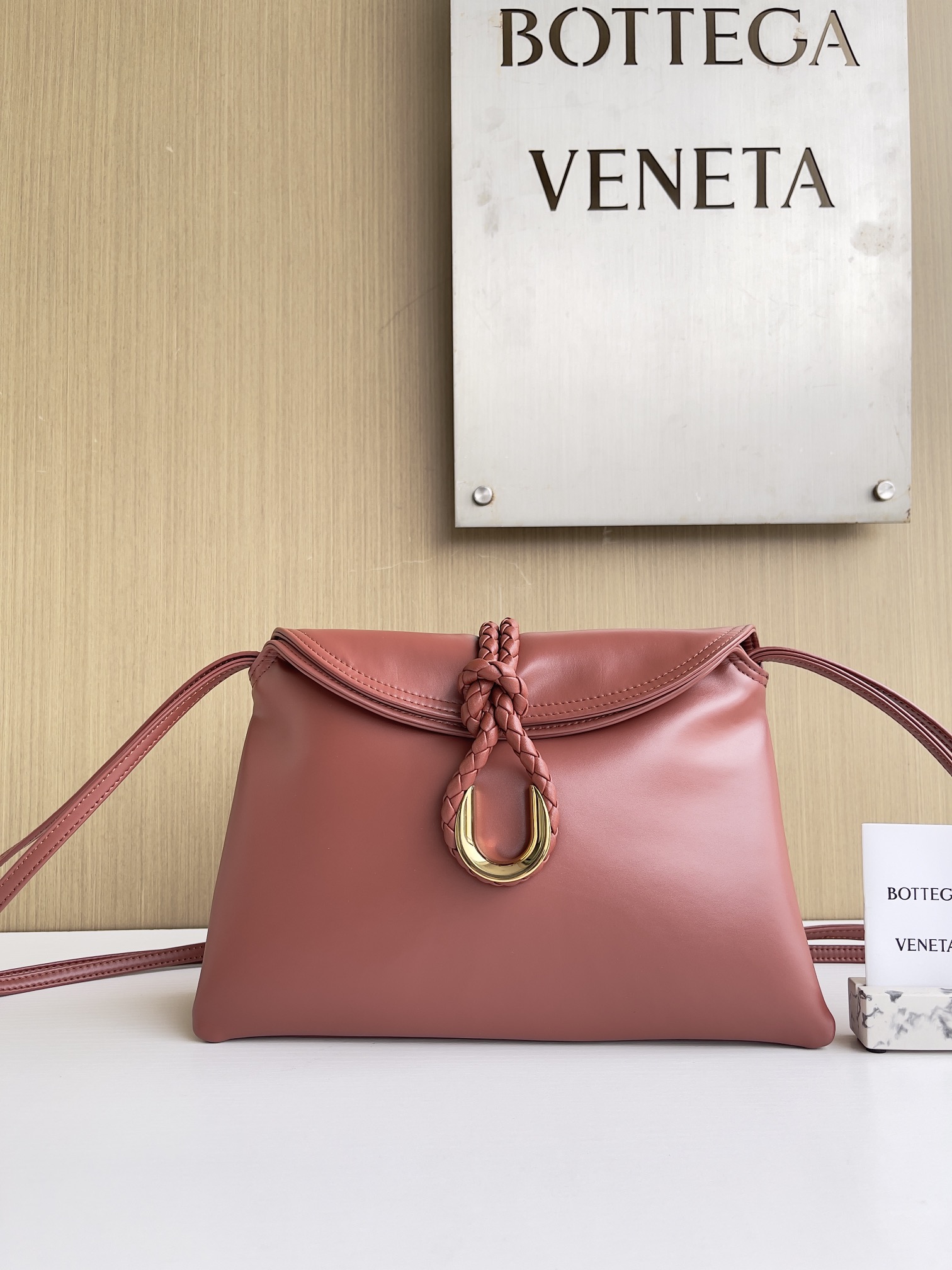 보테가 베네타 Bottega Veneta 806030 Winter Liberta 27CM