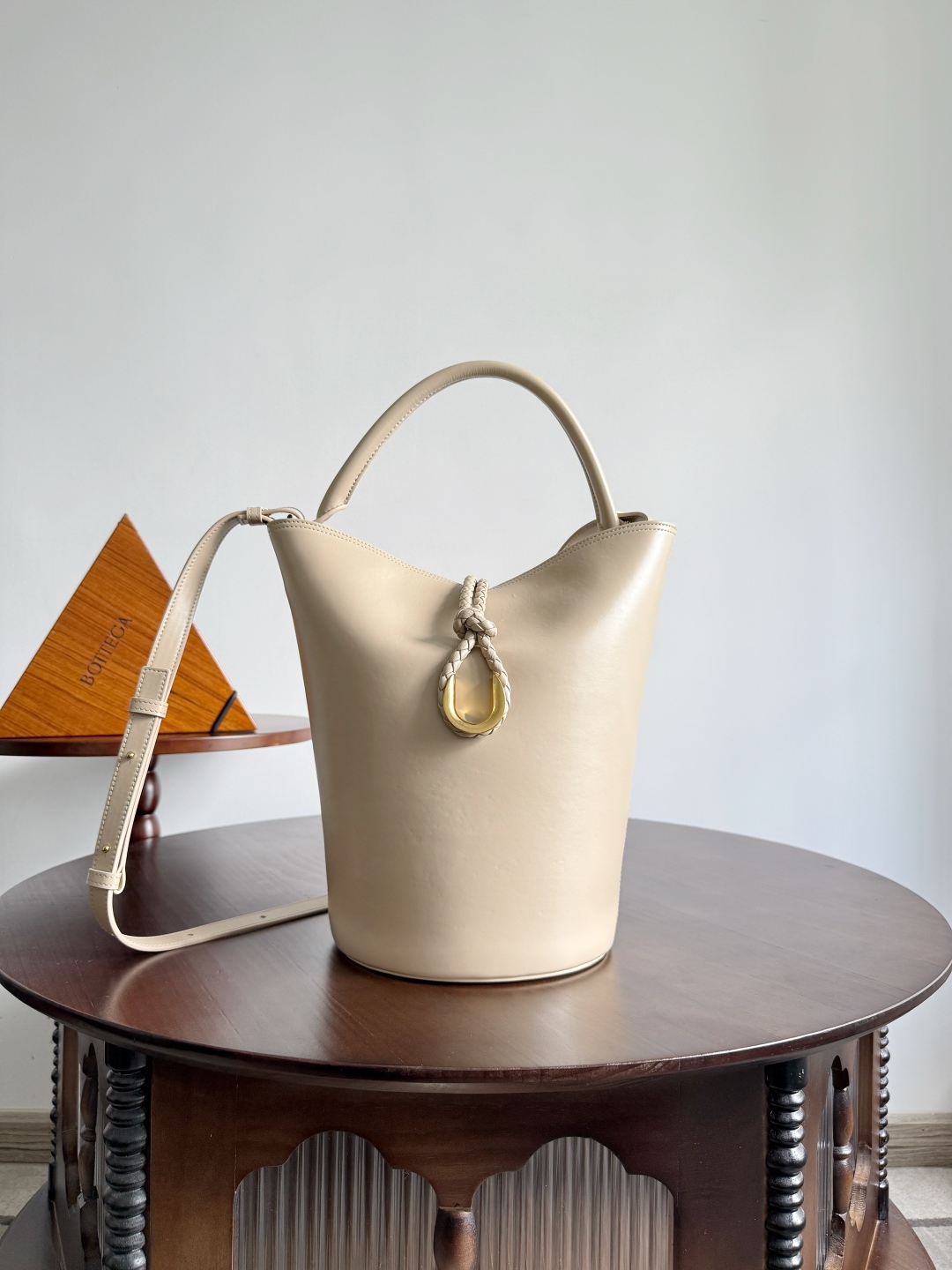 보테가 베네타 Bottega Veneta 806038 Liberta Bucket 30CM