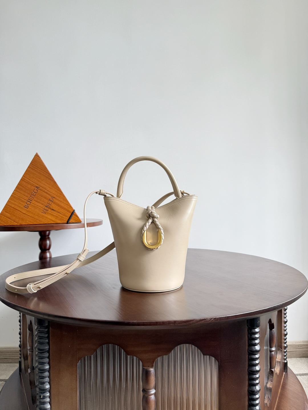 보테가 베네타 Bottega Veneta 815244 Small Liberta Bucket 22CM