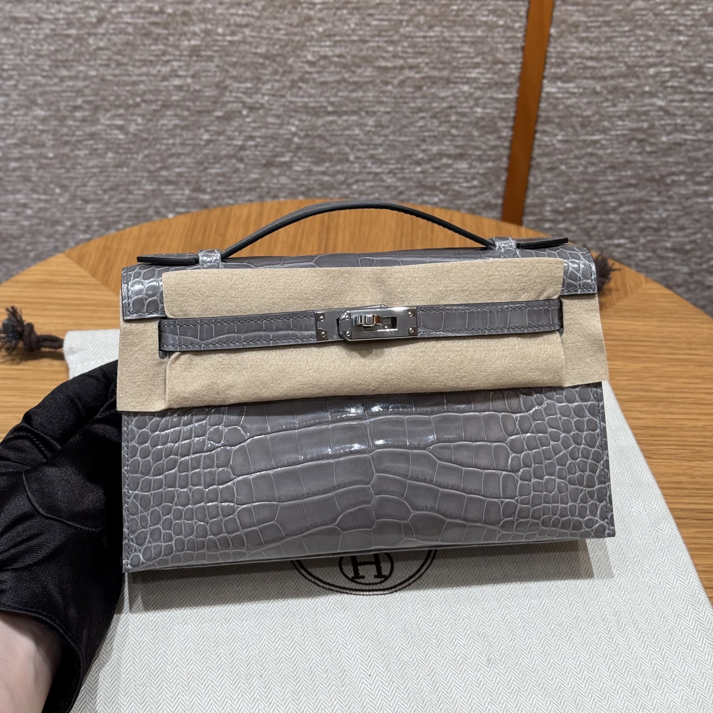 에르메스 Hermes Kelly Pochette 22cm Alligator 0V Gris Ciment/silver