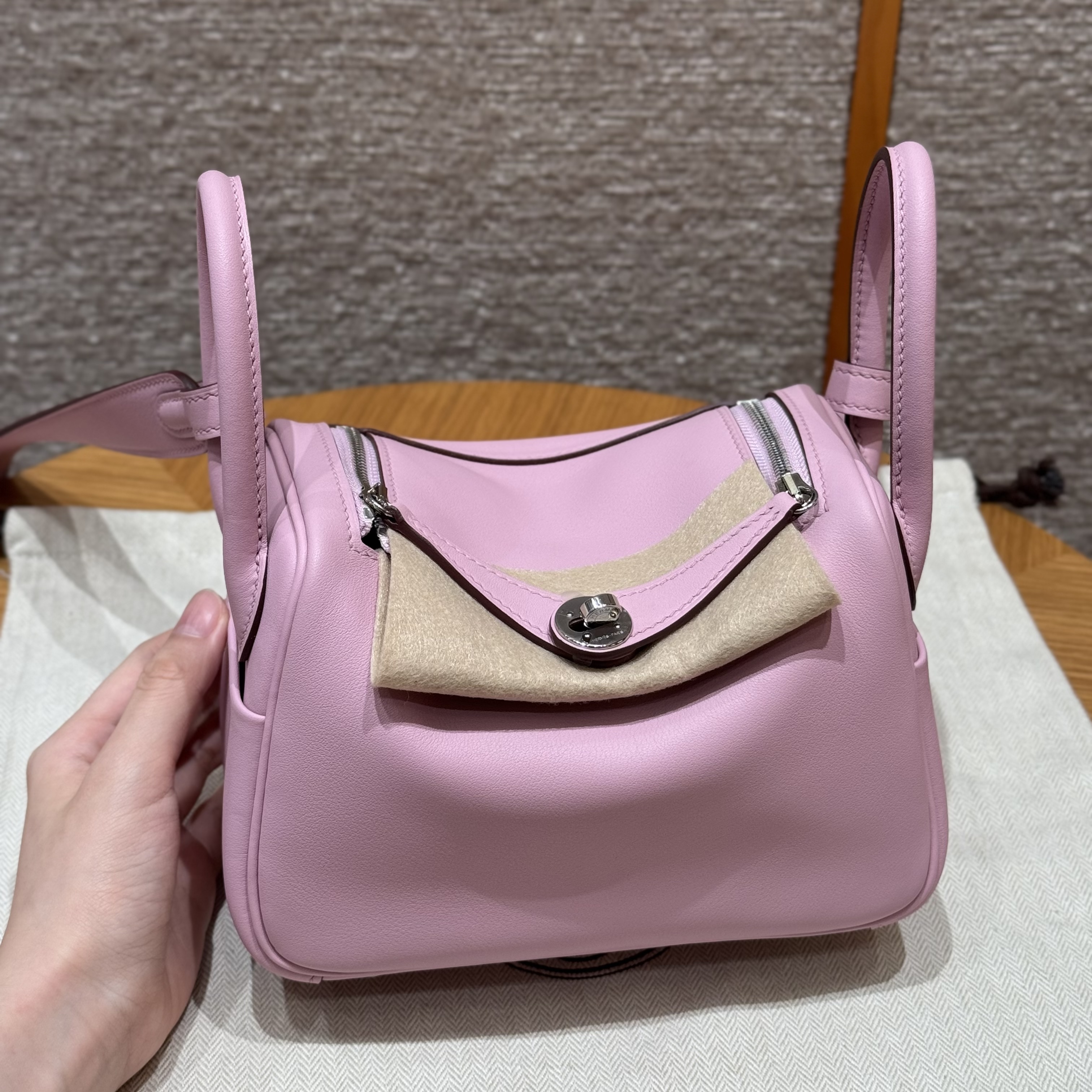 에르메스 Hermes Mini Lindy 19cm Swift X9 Mauve/silver