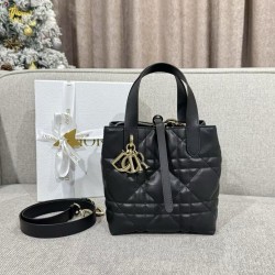 디올 Dior Small Dior Toujours Vertical Tote Bag Black 18.5cm