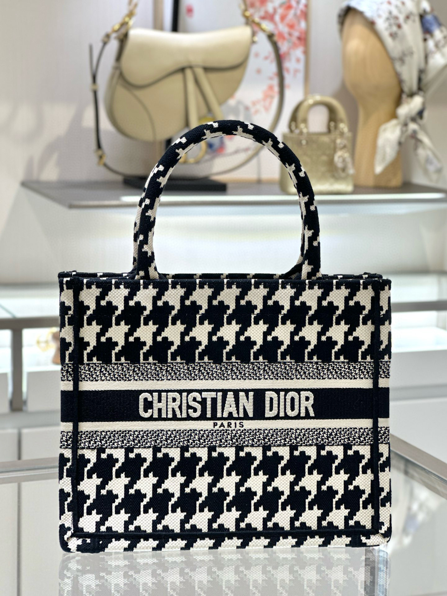 디올 Dior Small Dior Book Tote Black 26.5cm