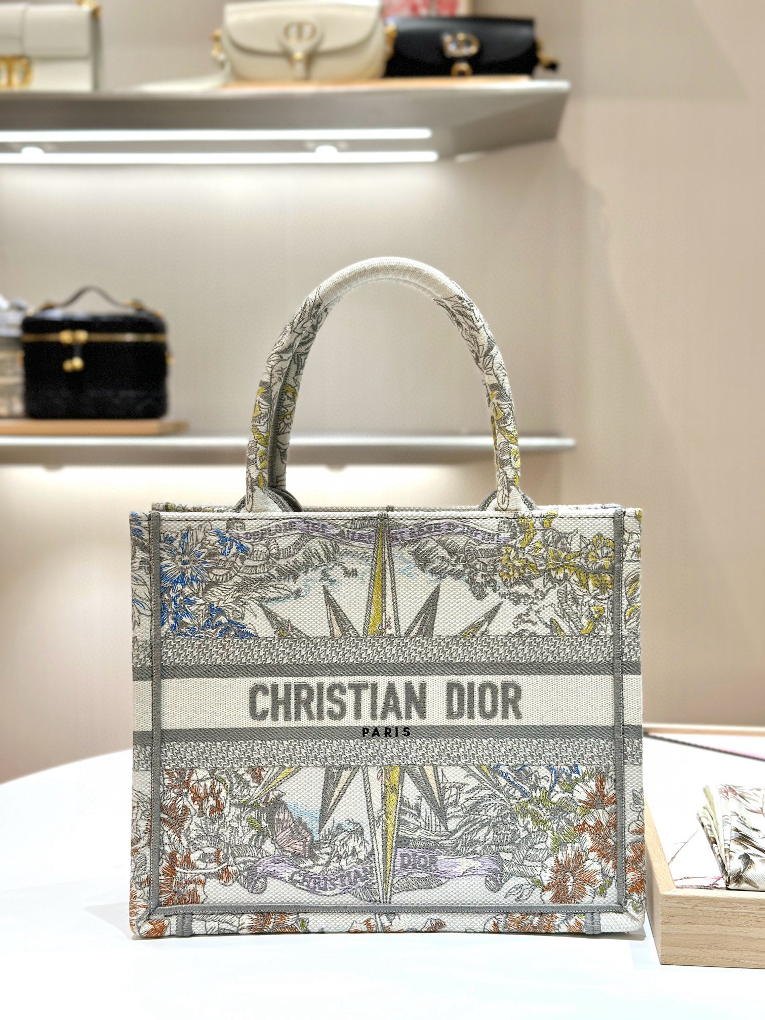 디올 Dior Small Dior Book Tote color 26.5cm