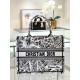 디올 Dior Medium Dior Book Tote White Plan de Paris Embroidery 36.5cm