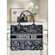 디올 Dior Medium Dior Book Tote Black Plan de Paris Embroidery 36.5cm