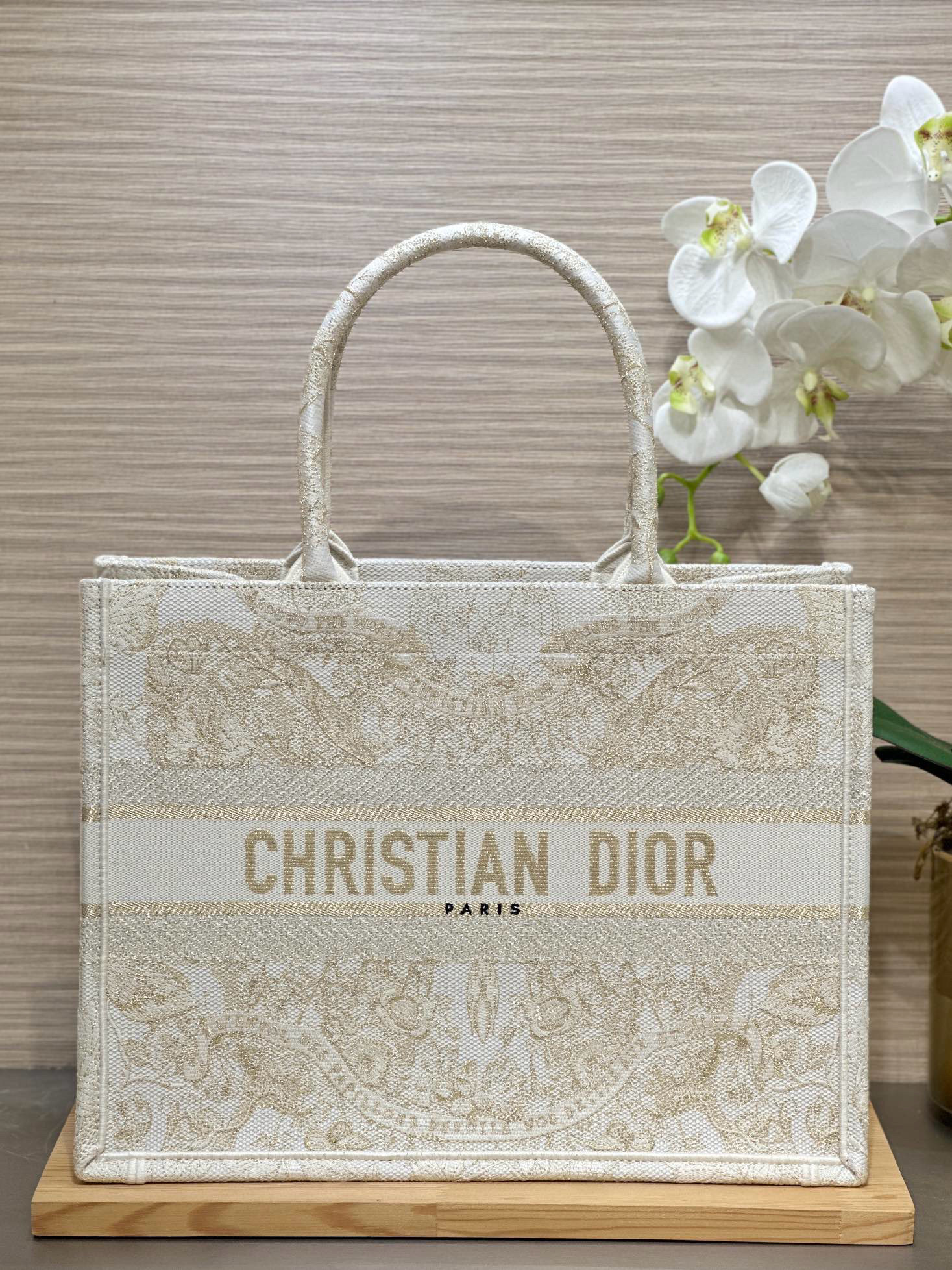 디올 Dior Medium Dior Book Tote gold 36.5cm