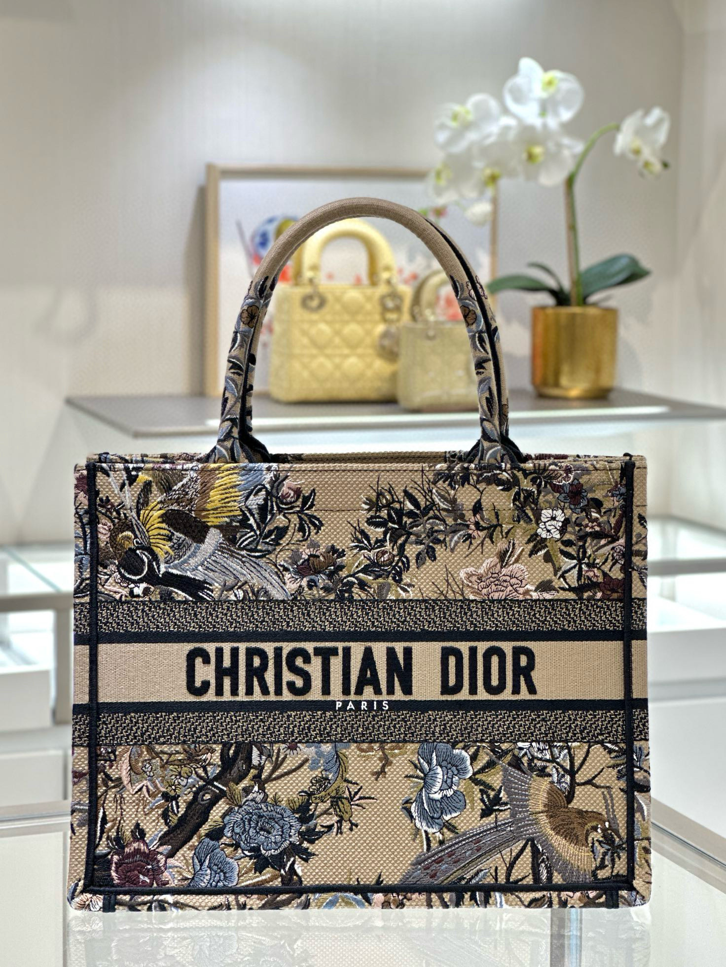 디올 Dior Medium Dior Book Tote Beige 36.5cm