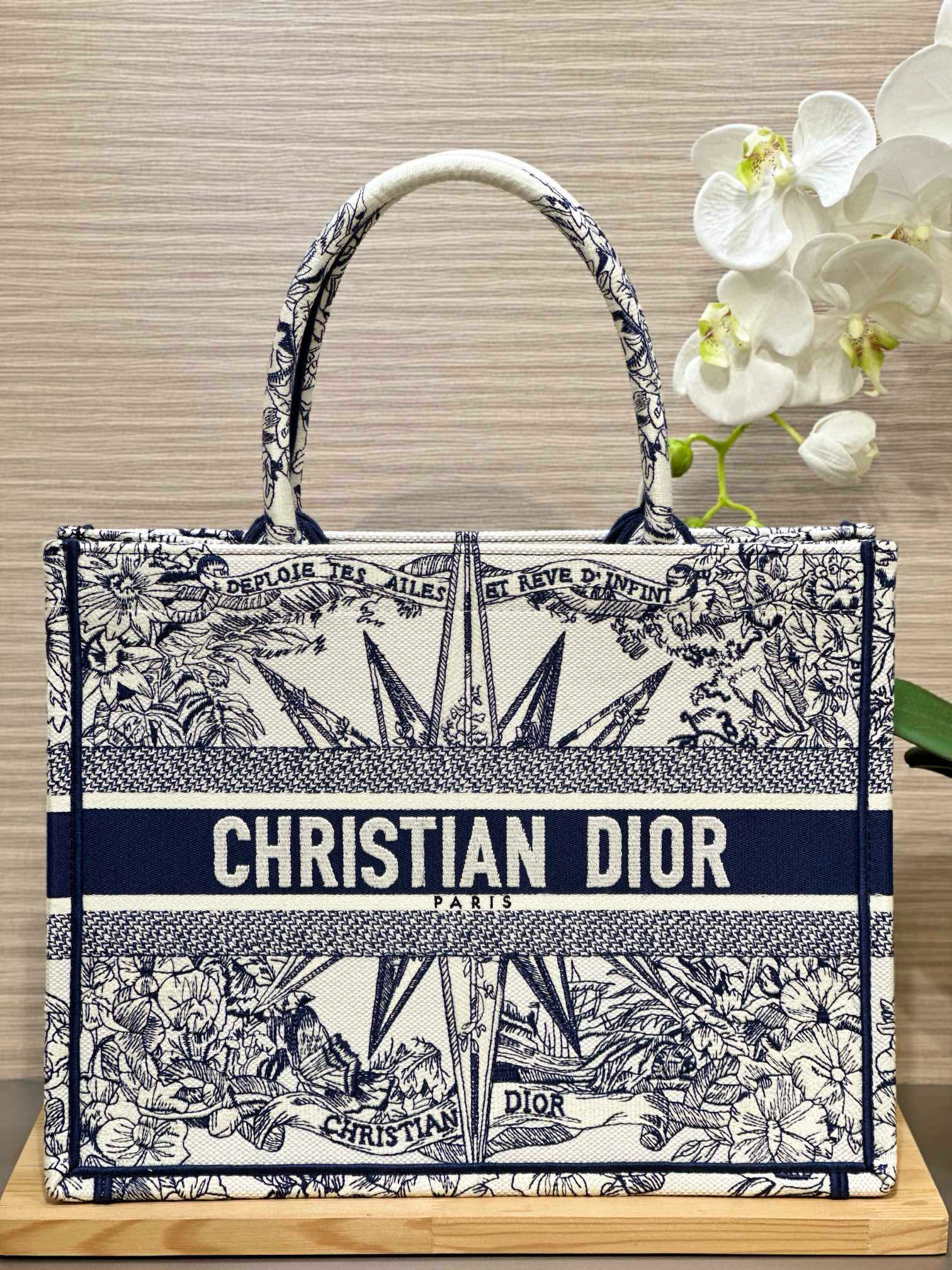 디올 Dior Medium Dior Book Tote Blue 36.5cm