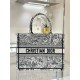 디올 Dior Medium Dior Book Tote 36.5cm