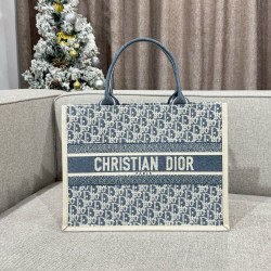 디올 Dior Medium Dior Book Tote Oblique Jacquard 36.5cm