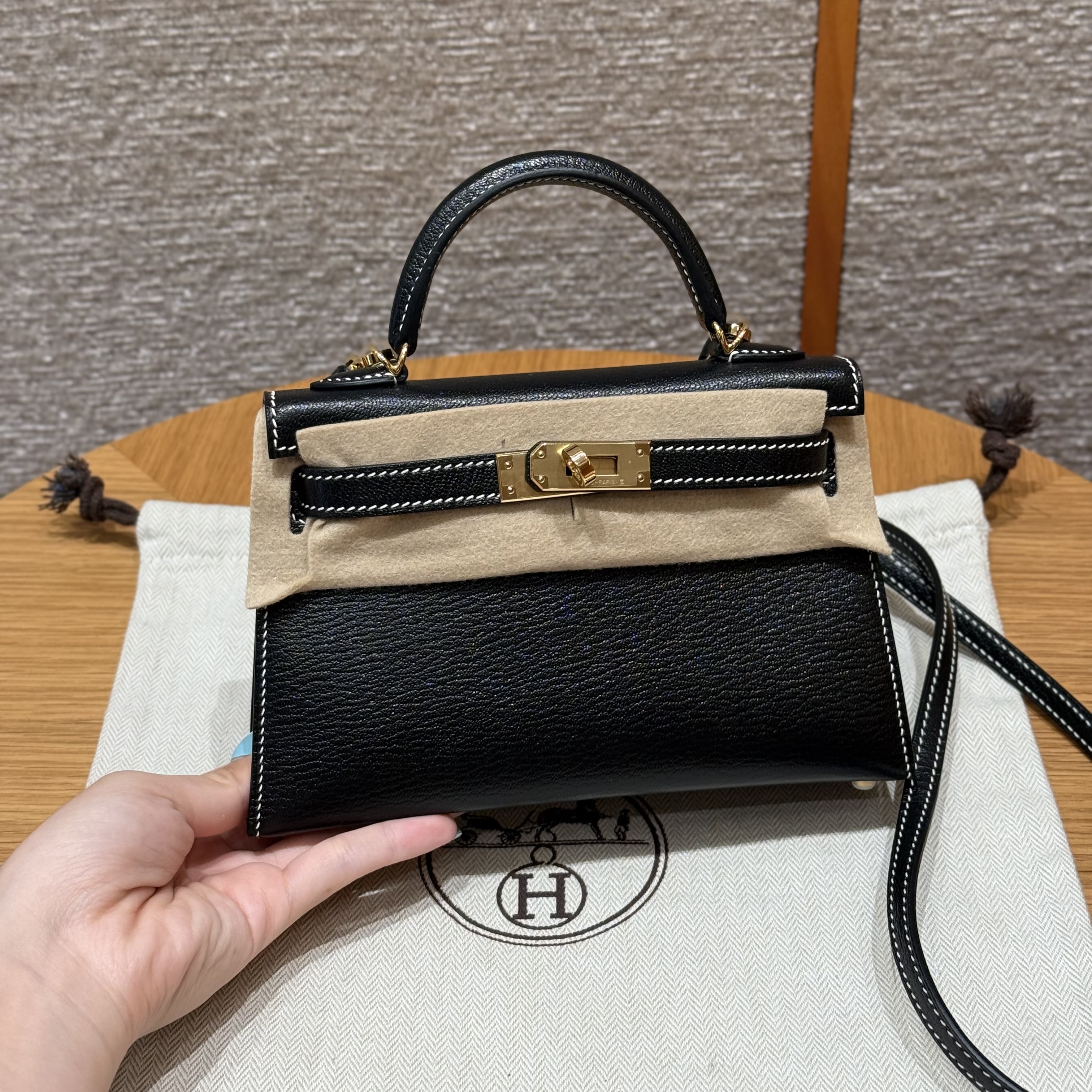 에르메스 Hermes Mini Kelly 19cm Chèvre 89 Noir and S3 Rouge Coeur/gold