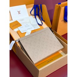 루이비통 Louis Vuitton M13666 Pochette Voyage Apricot 27cm
