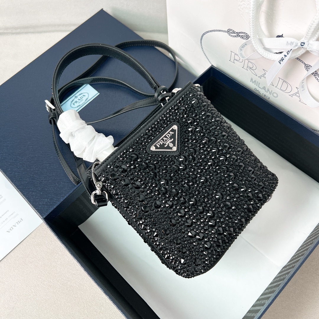 프라다 Prada 1BA373 크리스털 장식 프라다 파니에 새틴 백