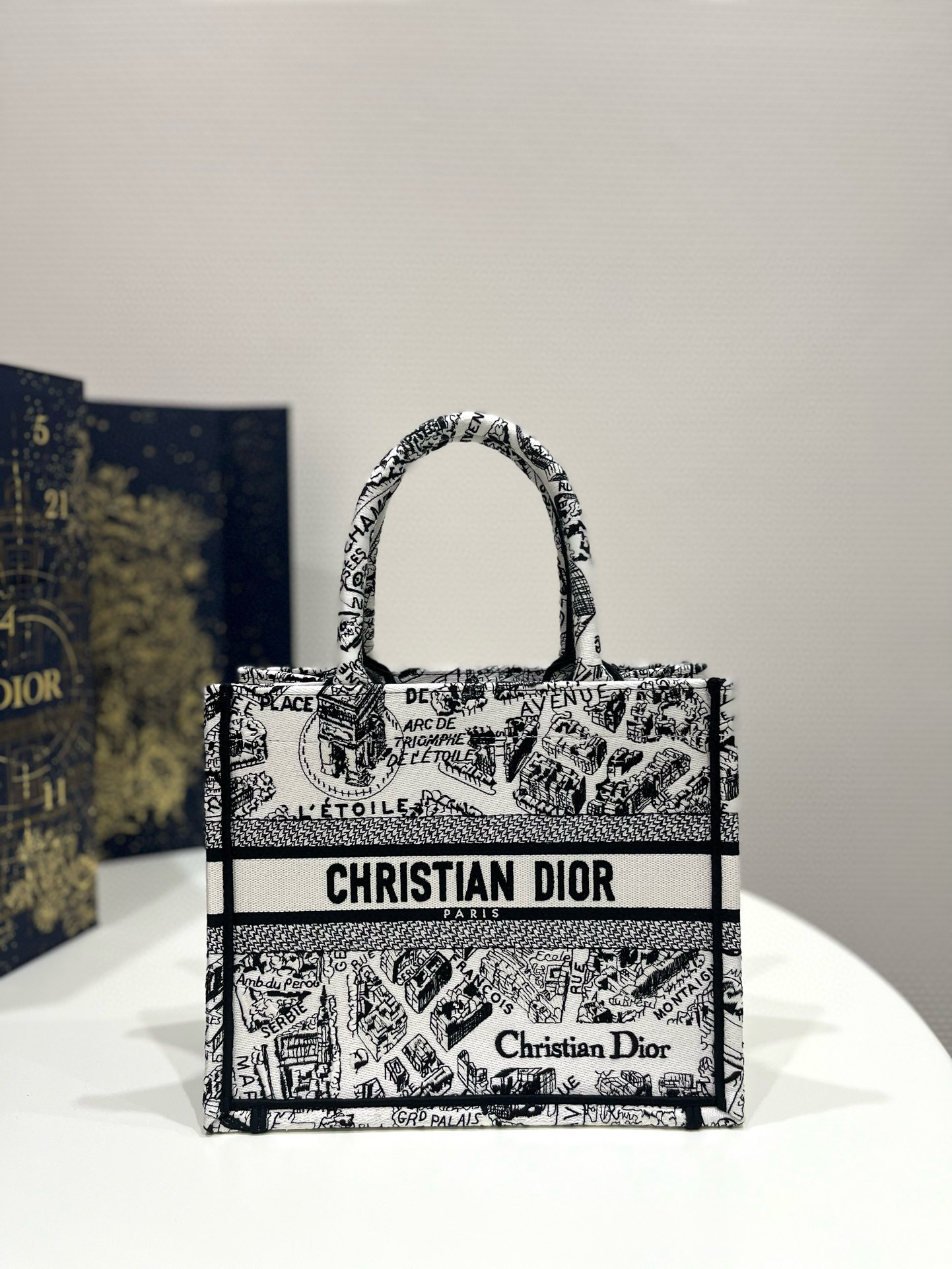디올 Dior Small Dior Book Tote Black and White 26.5cm