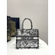 디올 Dior Small Dior Book Tote Black and White 26.5cm