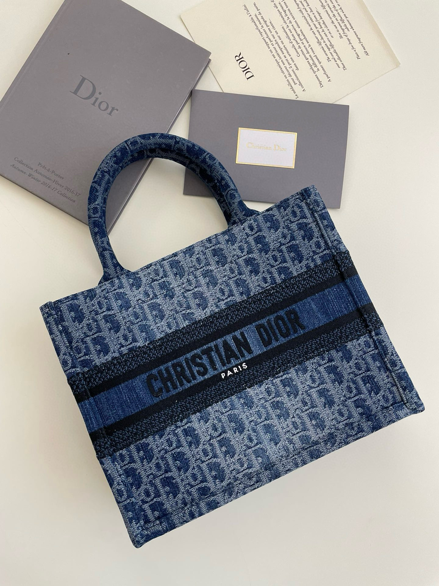 디올 Dior Small Dior Book Tote Blue Denim  26.5cm