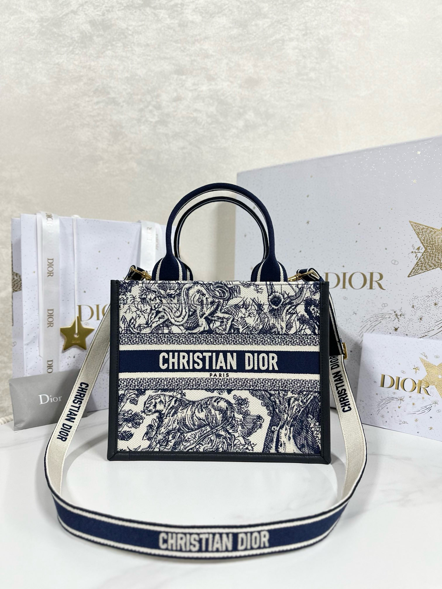디올 Dior Small Dior Book Tote Blue Reverse 26.5cm