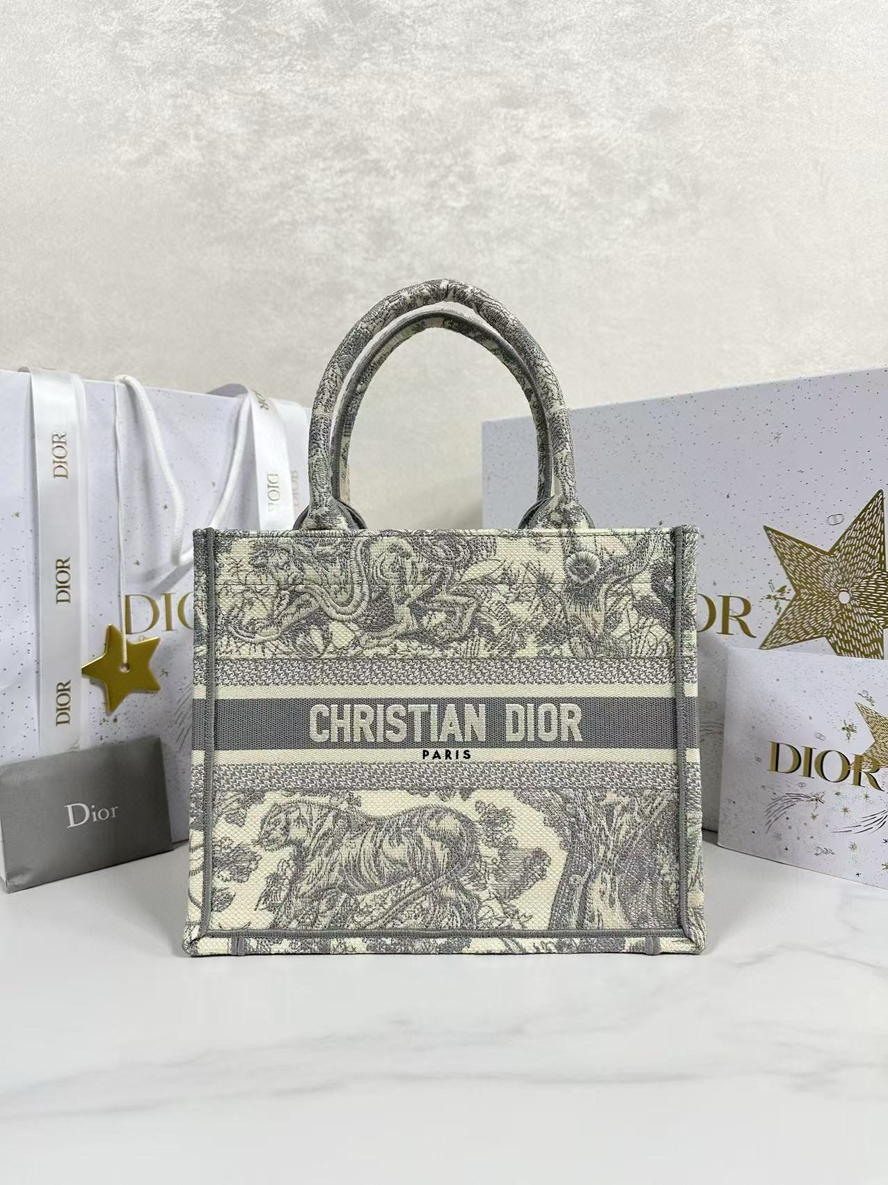 디올 Dior Small Dior Book Tote grey Reverse 26.5cm