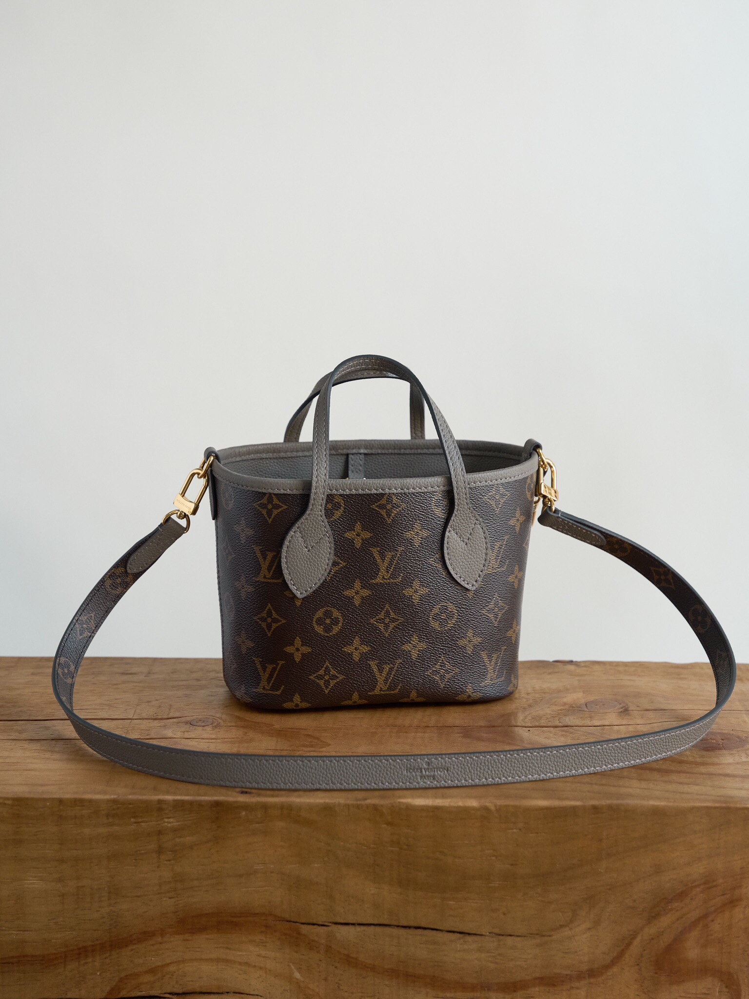 루이비통 Louis Vuitton M12109 Neverfull Bandouliere Inside Out BB Monogram Dark Fango 24CM