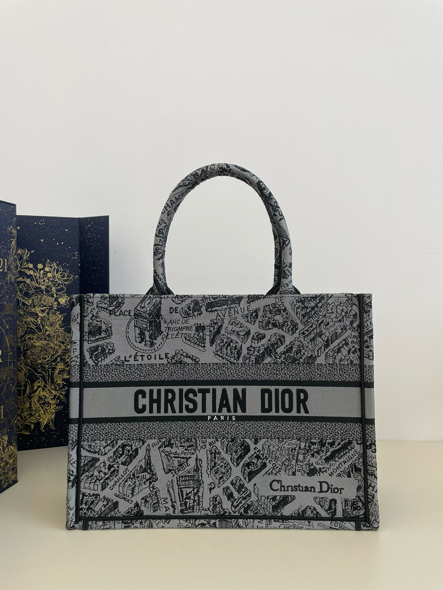 디올 Dior Medium Dior Book Tote Grey Plan de Paris Embroidery 36.5cm