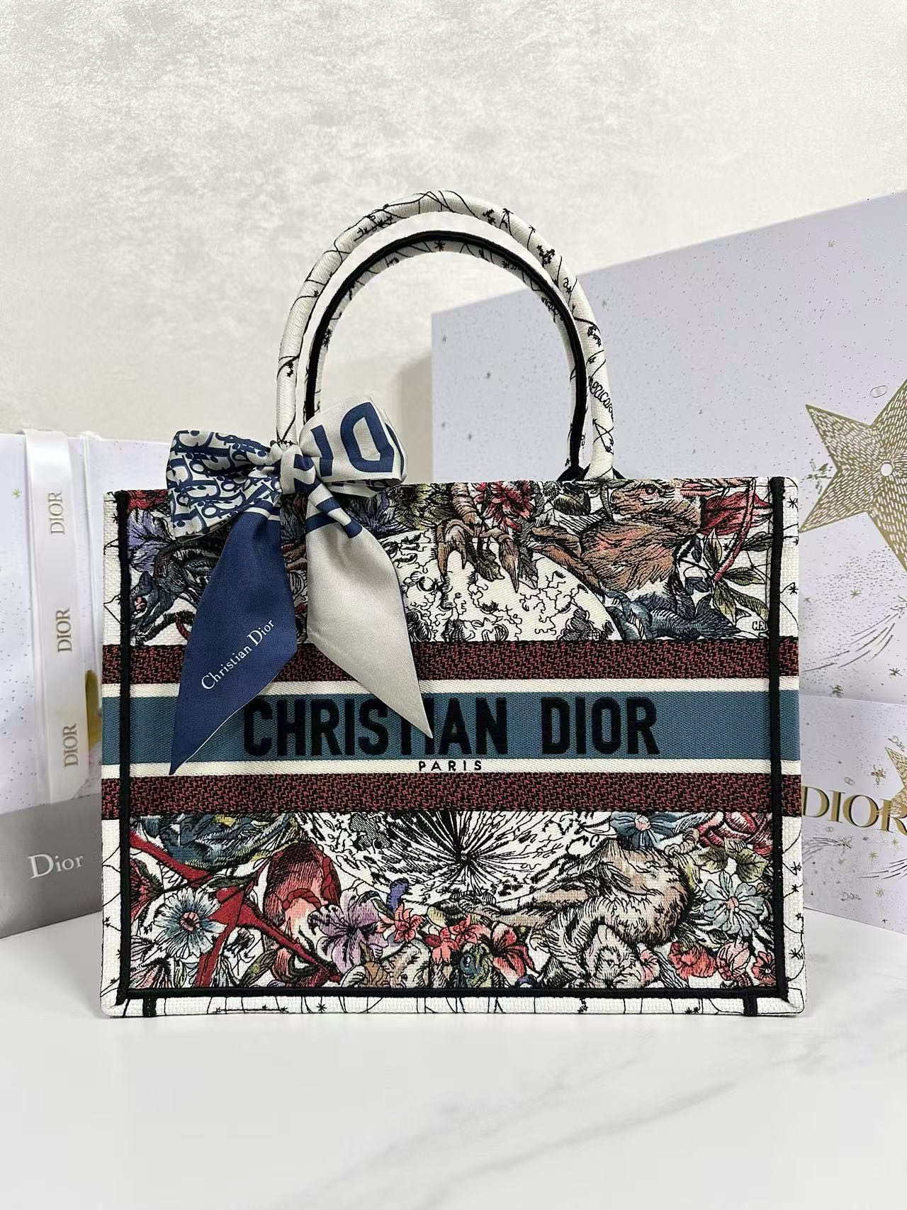 디올 Dior Medium Dior Book Tote Red and Blue 36.5cm