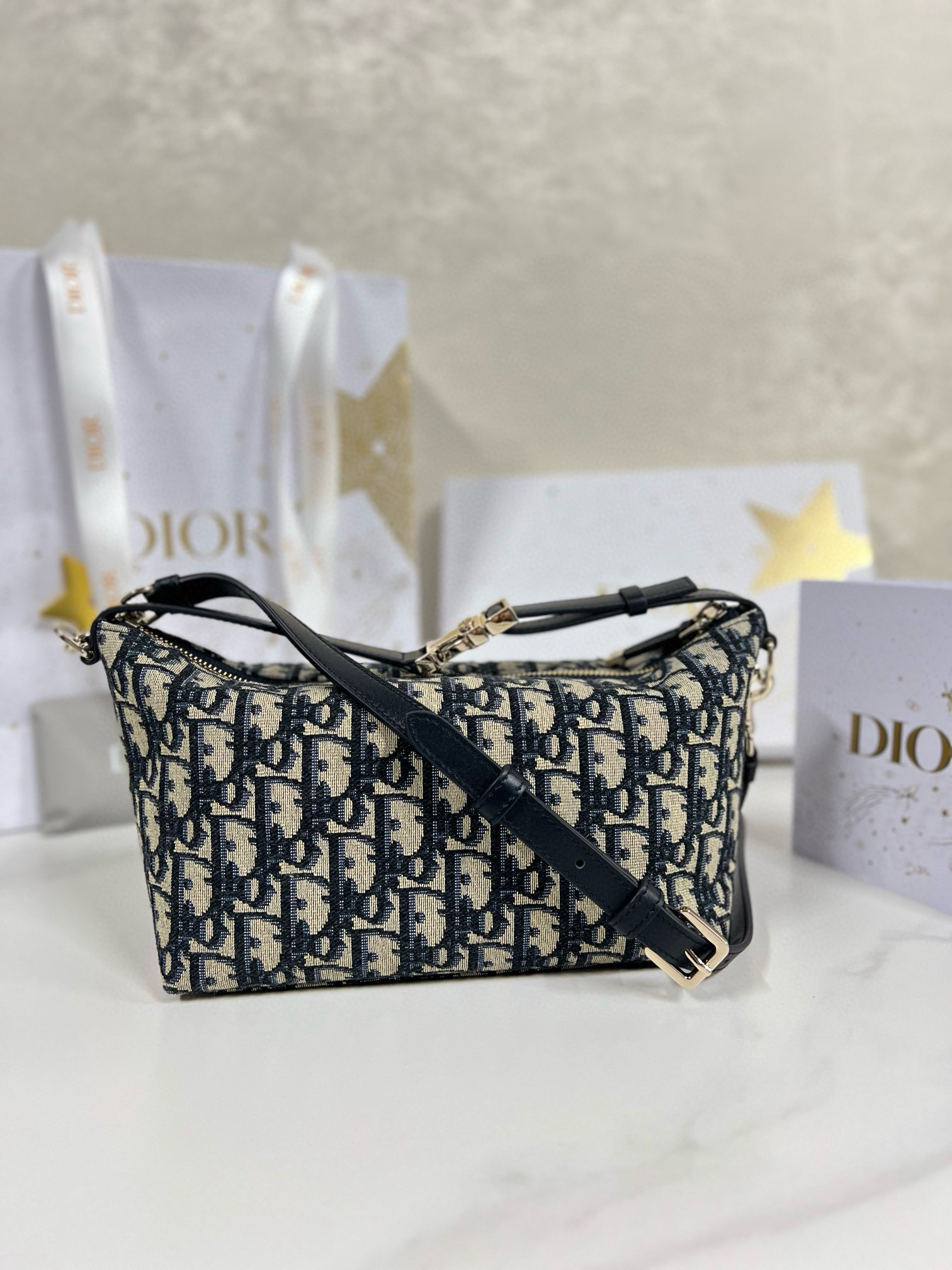 디올 Dior Medium DiorTravel Nomad Pouch Oblique Jacquard Blue 22cm