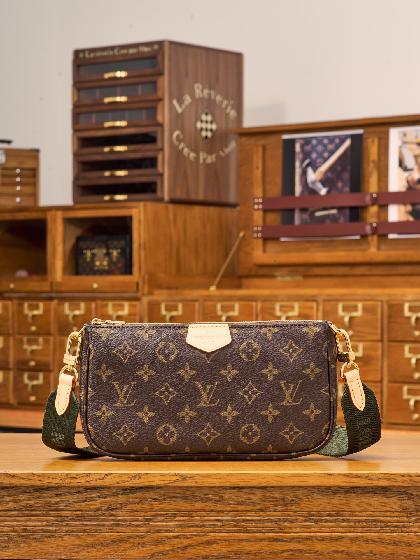 루이비통 Louis Vuitton M44813 Multi Pochette Accessoires Monogram Khaki 24CM