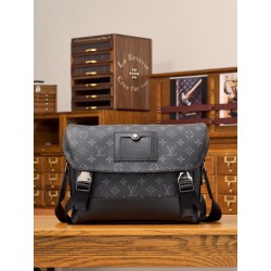 루이비통 Louis Vuitton M40511 Messenger PM Voyager Bag Monogram Eclipse 33CM