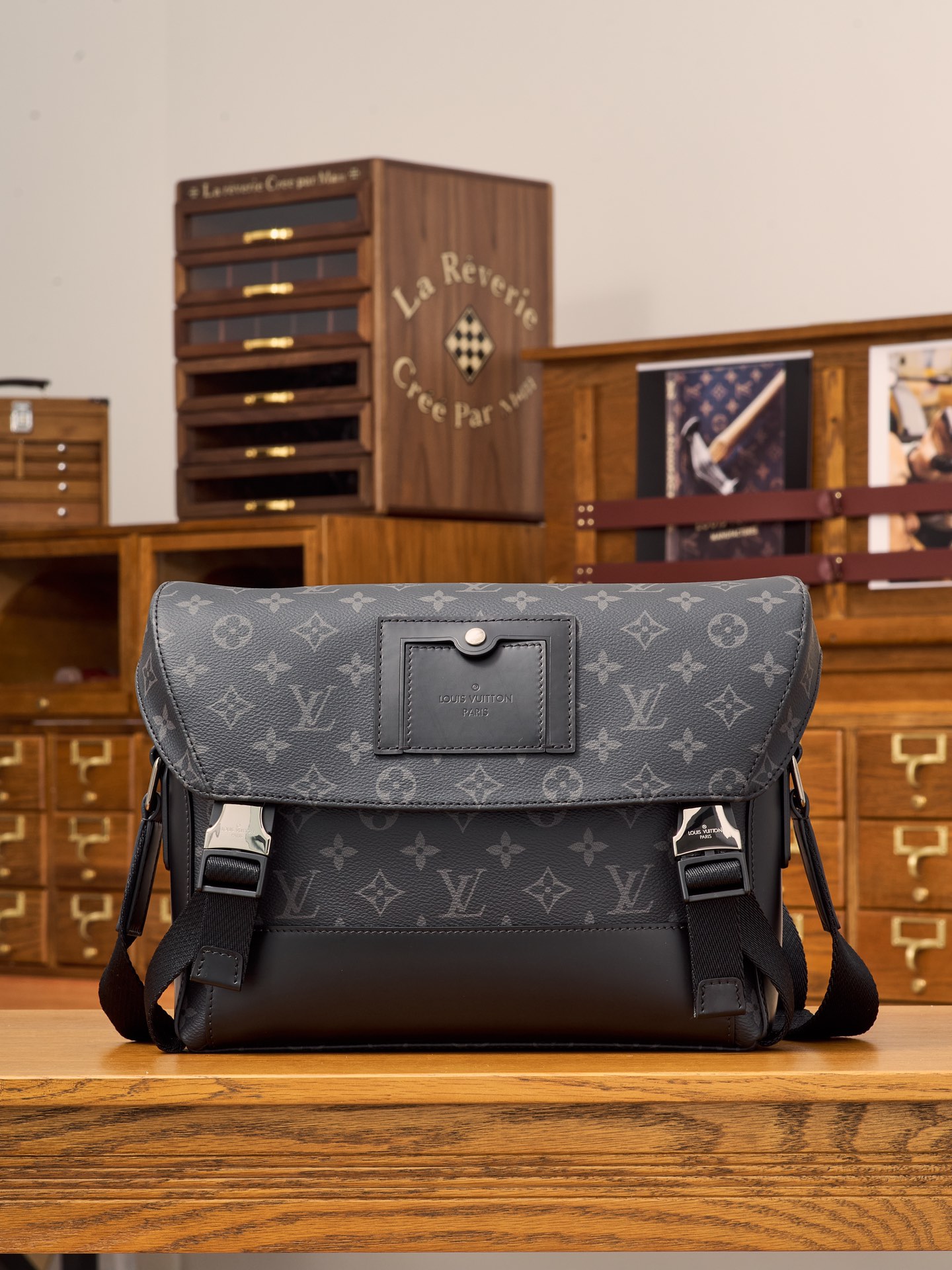 루이비통 Louis Vuitton M40511 Messenger PM Voyager Bag Monogram Eclipse 33CM
