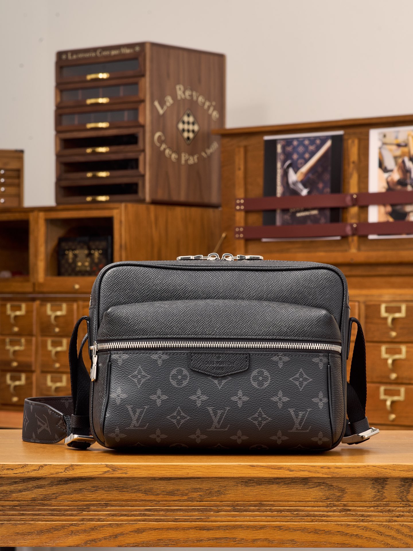 루이비통 Louis Vuitton M30233 Outdoor 크로스 백 26CM