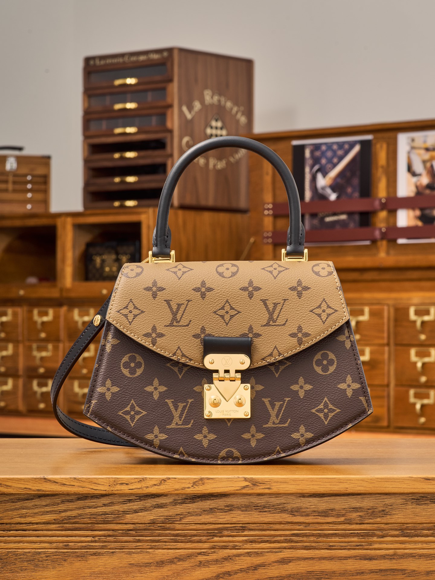 루이비통 Louis Vuitton M46548 Tilsitt Monogram and Monogram Reversed 24CM