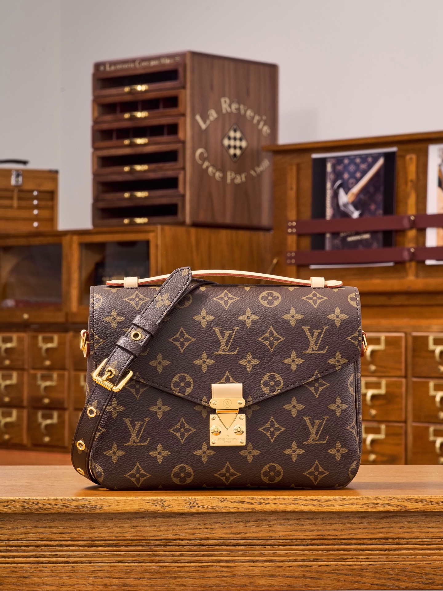 루이비통 Louis Vuitton M44875 Pochette Metis Monogram 25CM