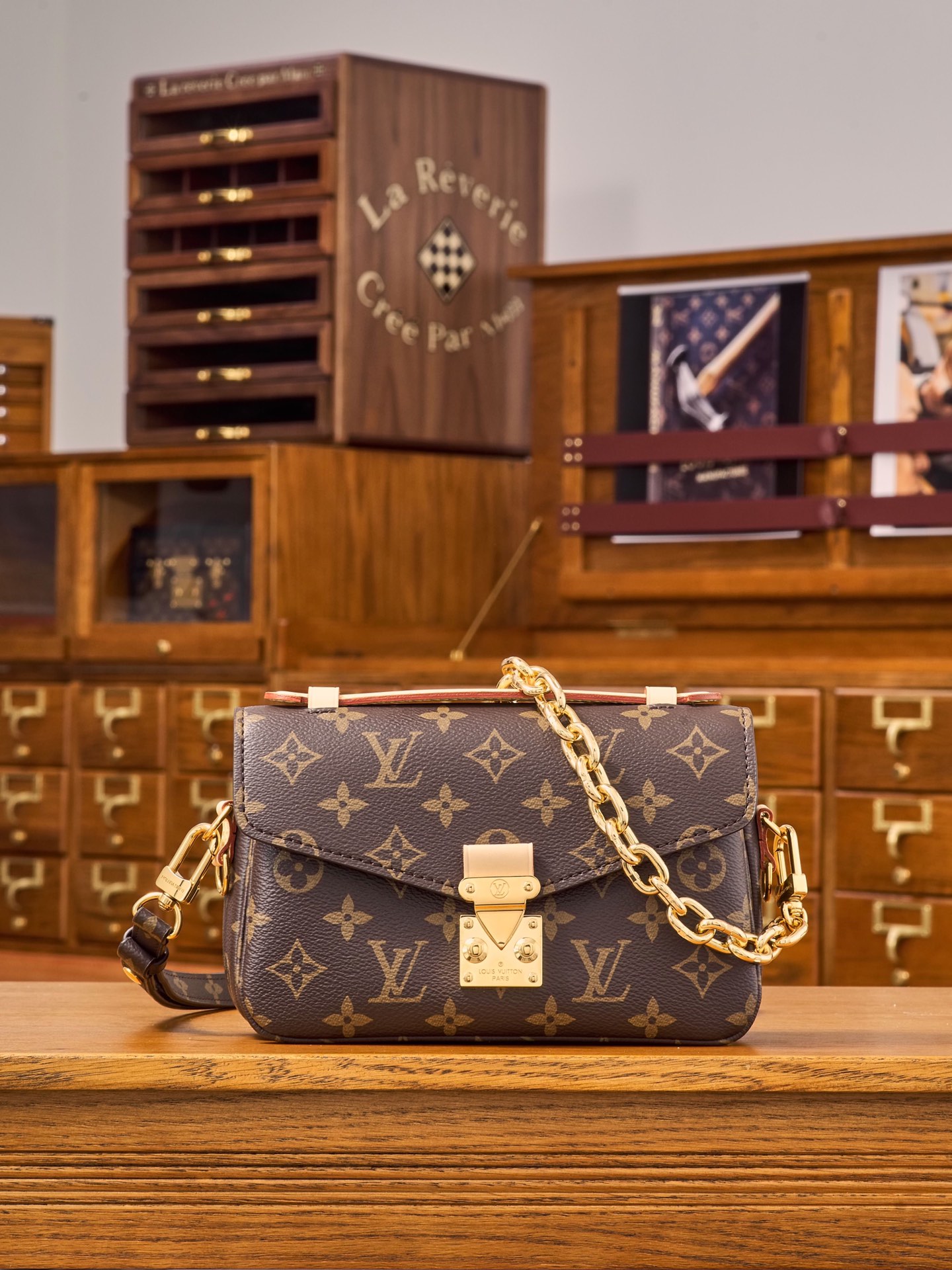 루이비통 Louis Vuitton M46279 Pochette Metis East West Monogram 21.5CM