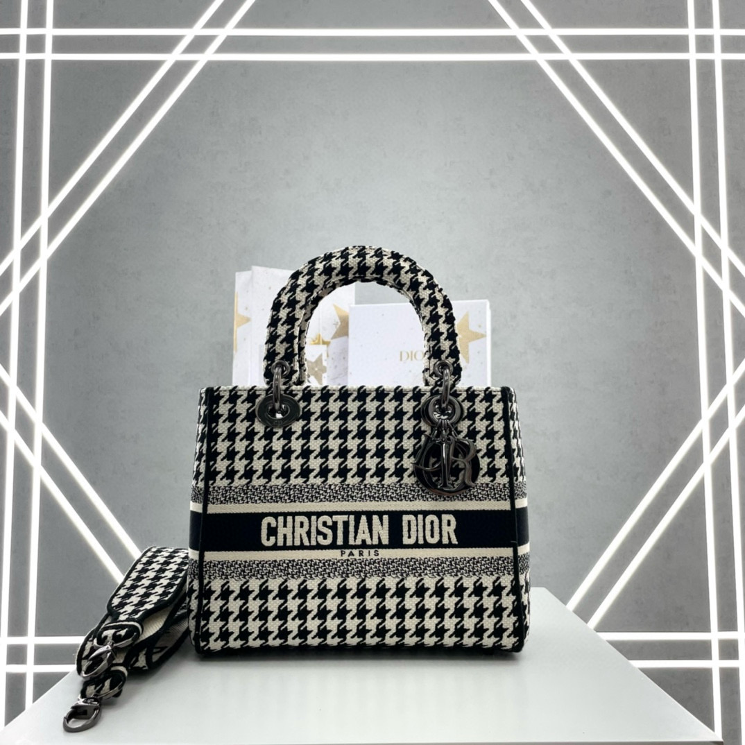 디올 Dior Medium Lady Dior Bag D-lite 24cm