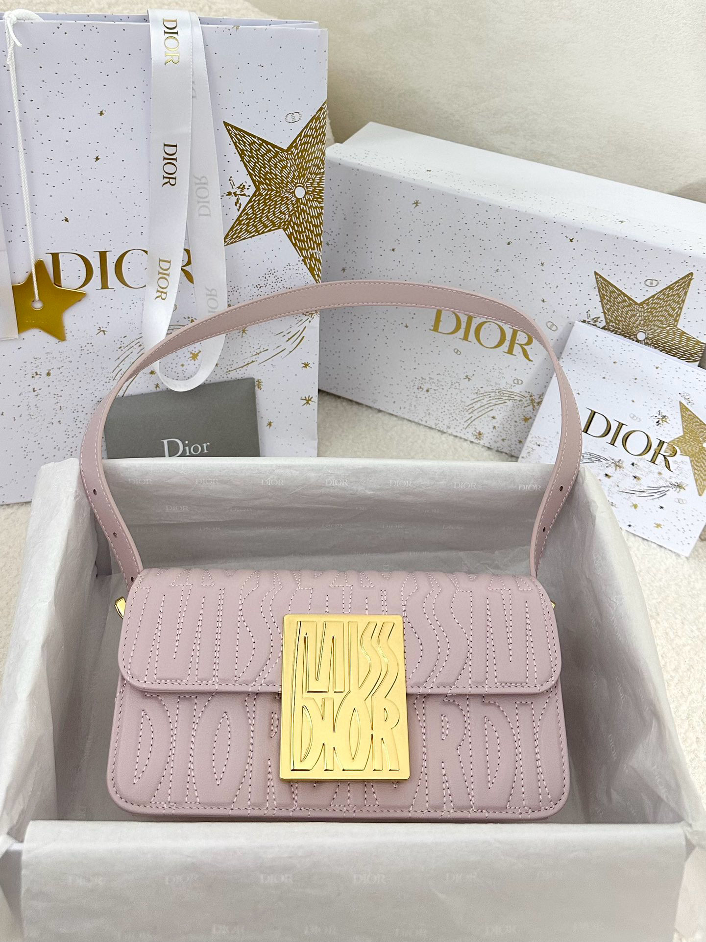 디올 Dior Miss Dior Flap Bag Pink 22cm