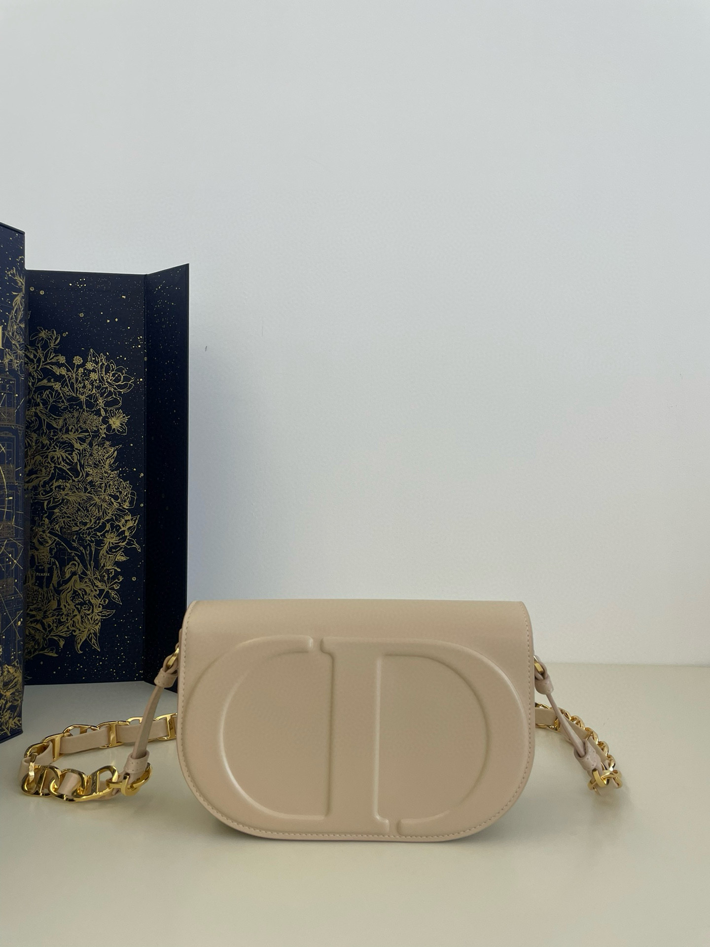 디올 Dior Signature Bag Apricot 21cm