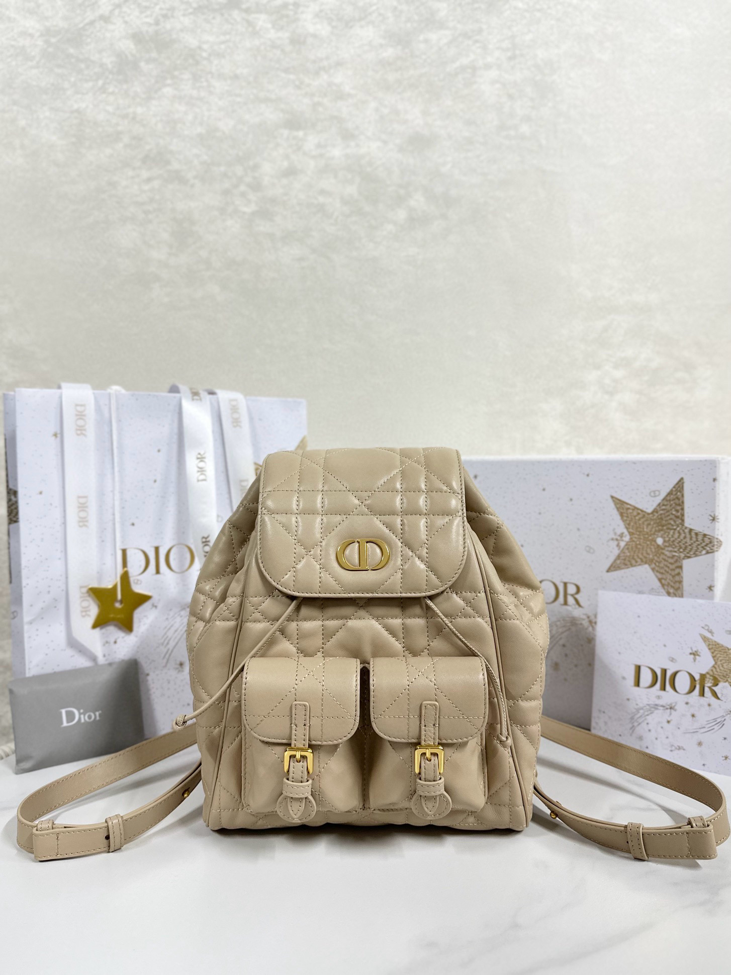 디올 Dior Medium Dior Caro Backpack Apricot 23cm
